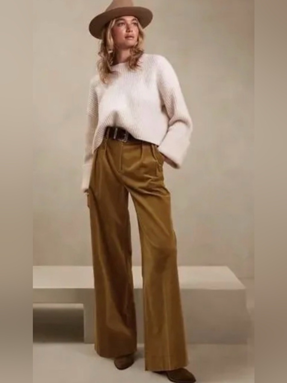Banana Republic High Rise Wide-Leg Corduroy Pants in Camel Brown size 2P